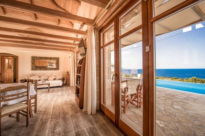 Luxury Villa Photo #11