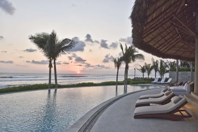 Luxury Villa Photo #6