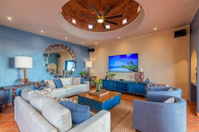 Luxury Villa Photo #17