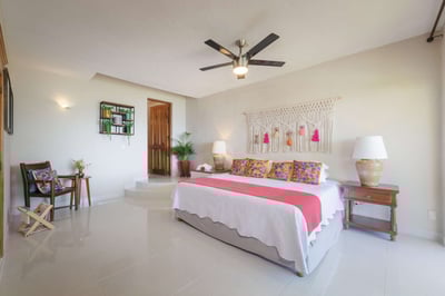 Luxury Villa Photo #36