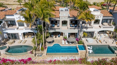 Luxury Villa Photo #3