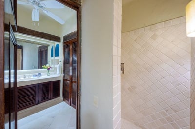 Luxury Villa Photo #30