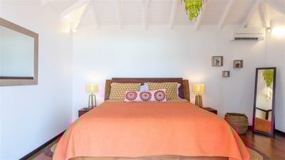 Bedroom 4: King-size bed, air conditioning, HD-TV, Apple TV, Dish Network, ceiling fan, safe. Ensuit