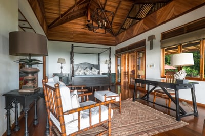 Luxury Villa Photo #23