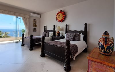 Luxury Villa Photo #31