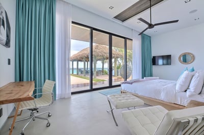 Luxury Villa Photo #46