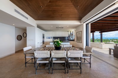 Luxury Villa Photo #18