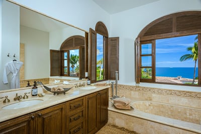 Luxury Villa Photo #17