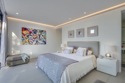 Luxury Villa Photo #23
