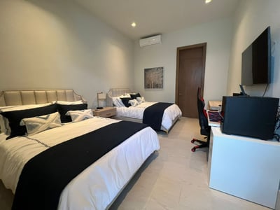 Luxury Villa Photo #13