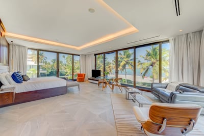 Luxury Villa Photo #26