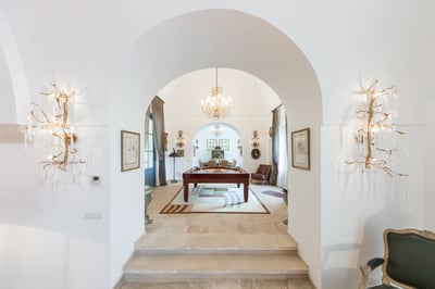 Luxury Villa Photo #23