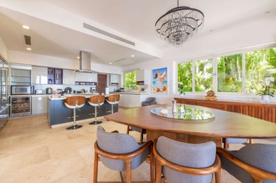 Luxury Villa Photo #16