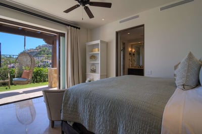 Luxury Villa Photo #25
