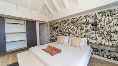 Luxury Villa Photo #22