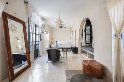 Luxury Villa Photo #22