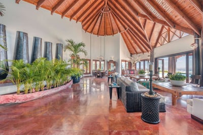 Luxury Villa Photo #24
