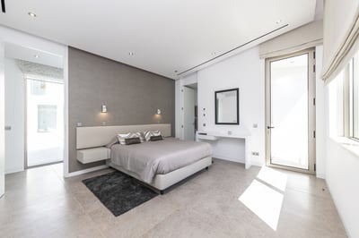 Luxury Villa Photo #30