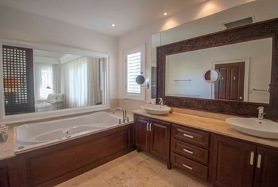 Luxury Villa Photo #39