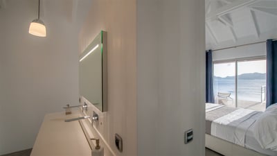 Luxury Villa Photo #40