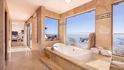 Luxury Villa Photo #45