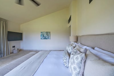 Luxury Villa Photo #35