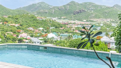 Luxury Villa Photo #4