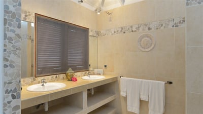 Luxury Villa Photo #35