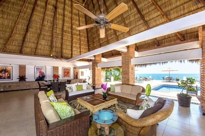 Luxury Villa Photo #13