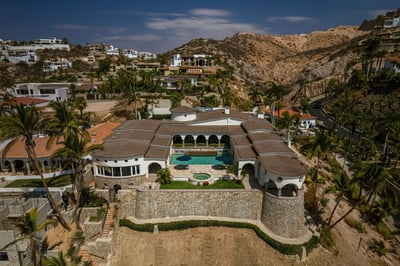Luxury Villa Photo #9