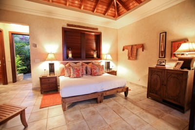 Luxury Villa Photo #16