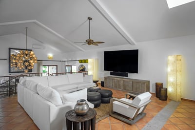 Luxury Villa Photo #23