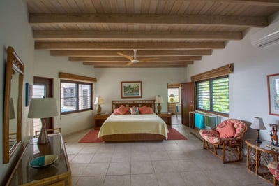 Luxury Villa Photo #11
