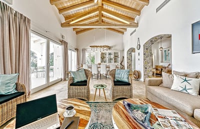 Luxury Villa Photo #22