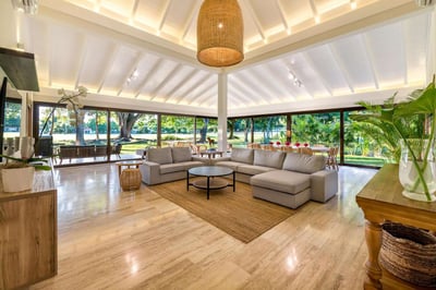 Luxury Villa Photo #7