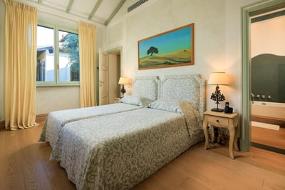 Luxury Villa Photo #27