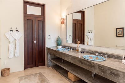 Luxury Villa Photo #36