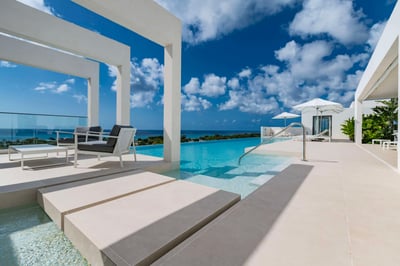 Luxury Villa Photo #3