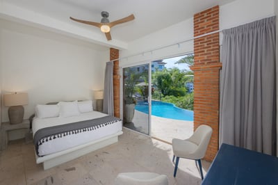 Luxury Villa Photo #23