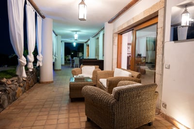 Luxury Villa Photo #16