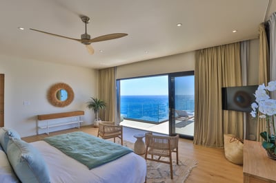 Luxury Villa Photo #30