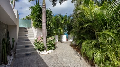 Luxury Villa Photo #5