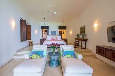 Luxury Villa Photo #37