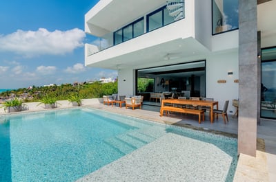 Luxury Villa Photo #4