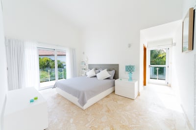 Luxury Villa Photo #23