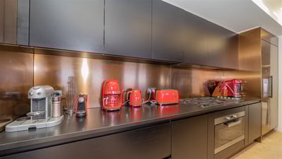 Kitchen & Dining Area