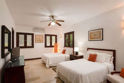 Luxury Villa Photo #22