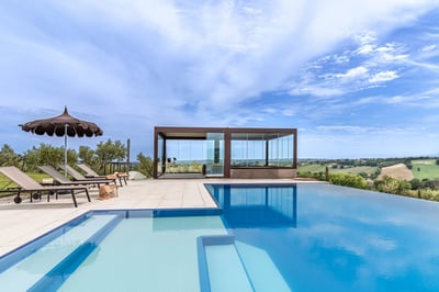 Luxury Villa Photo #6