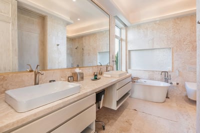 Luxury Villa Photo #72