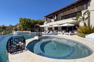 Luxury Villa Photo #3